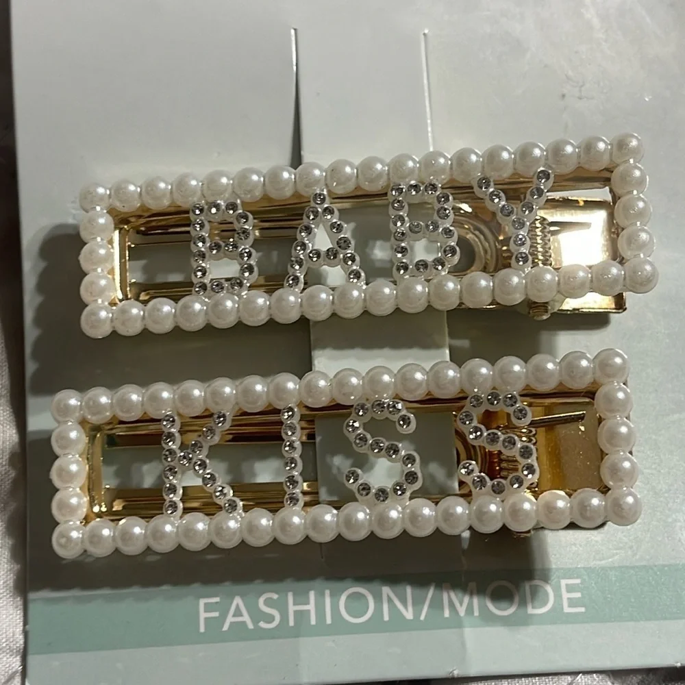 6/$20 New set/2 hair clips